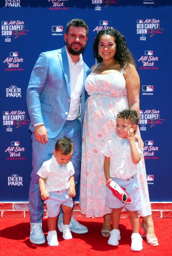 Kyle Schwarber Wife, Age, Height, Weight, Net Worth, Career, And Full Bio In 2025 (1)
