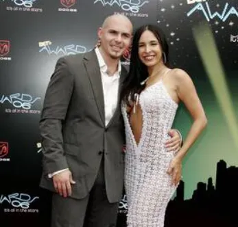 Pitbull Wife Unbreakable Bonds and Fierce Loyalty Revealed
