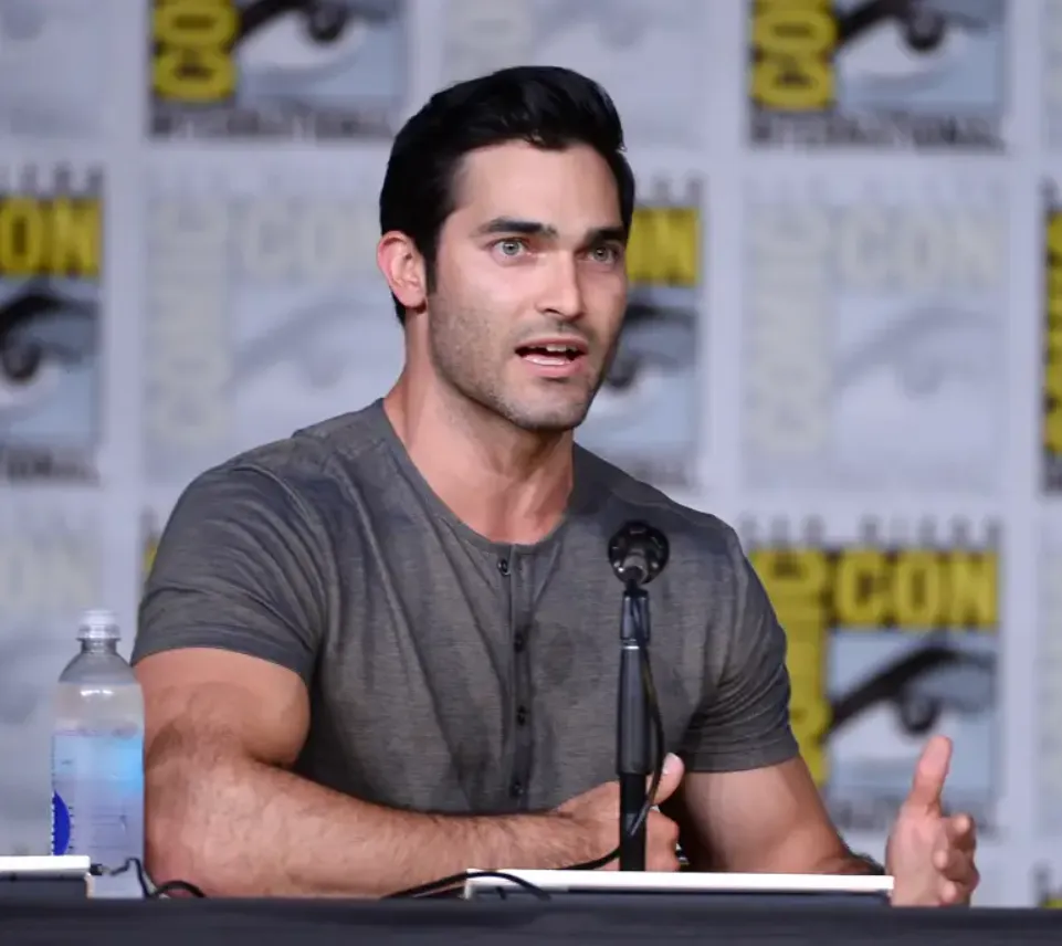 Tyler Hoechlin's Wife, Age, Height, Weight, Net Worth, Career, And Full Bio In 2025